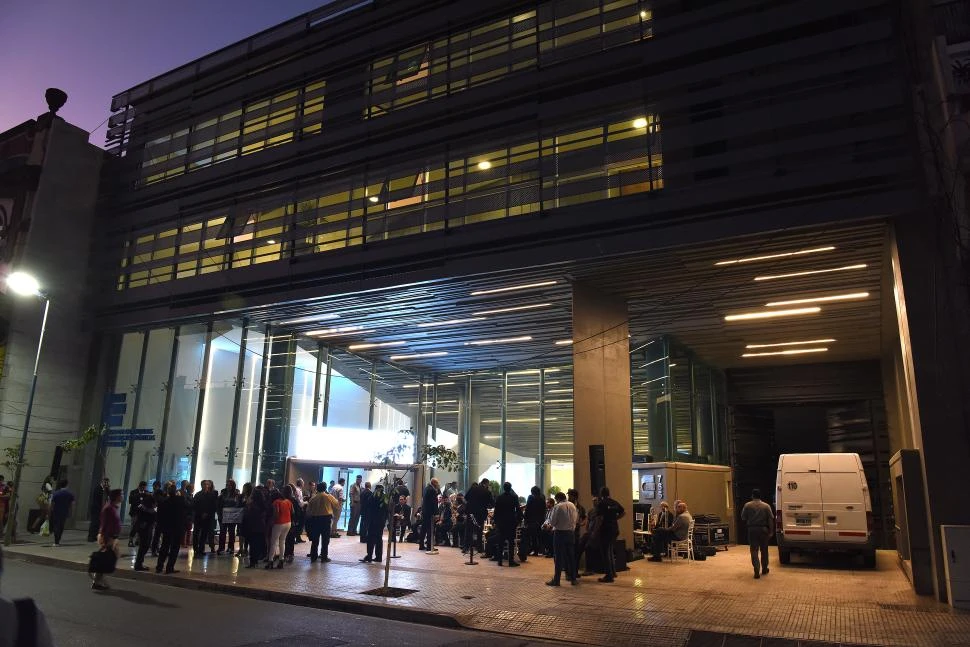 A NUEVO. Fachada del edificio inaugurado en Crisóstomo Álvarez 765. la gaceta / Foto de José Nuno