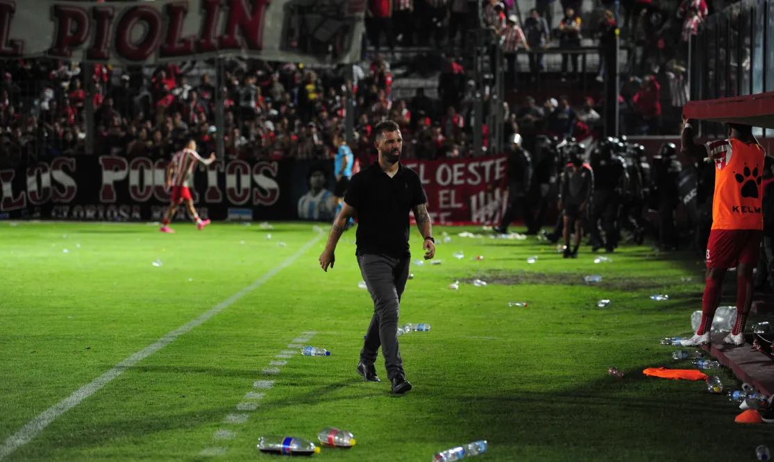 DERROTADO. Pablo Frontini después del partido contra Riestra. 