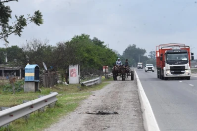 Vecinos exigen una alternativa para dejar de usar los cruces ilegales de la Circunvalación