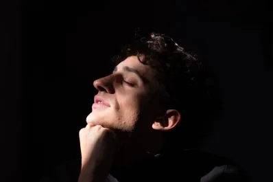 Una gran ola atraviesa relatos, sentimientos y divierte