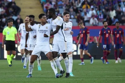 Bellingham le dio un triunfo agónico al Real Madrid en el derby español ante Barcelona