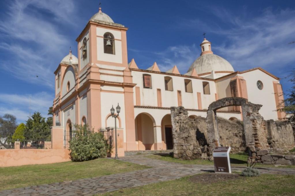 Vacaciones 2023/24: descubrí el pueblo cordobés que es un museo a cielo abierto