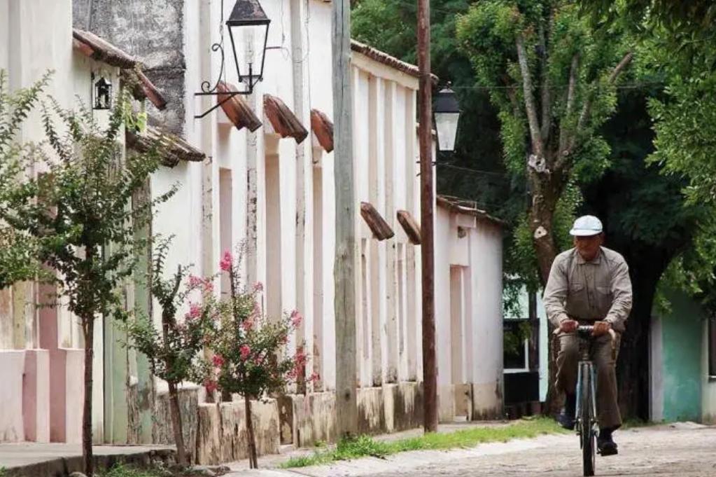 Vacaciones 2023/24: descubrí el pueblo cordobés que es un museo a cielo abierto