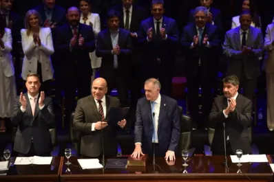 Osvaldo Jaldo juró como gobernador de Tucumán