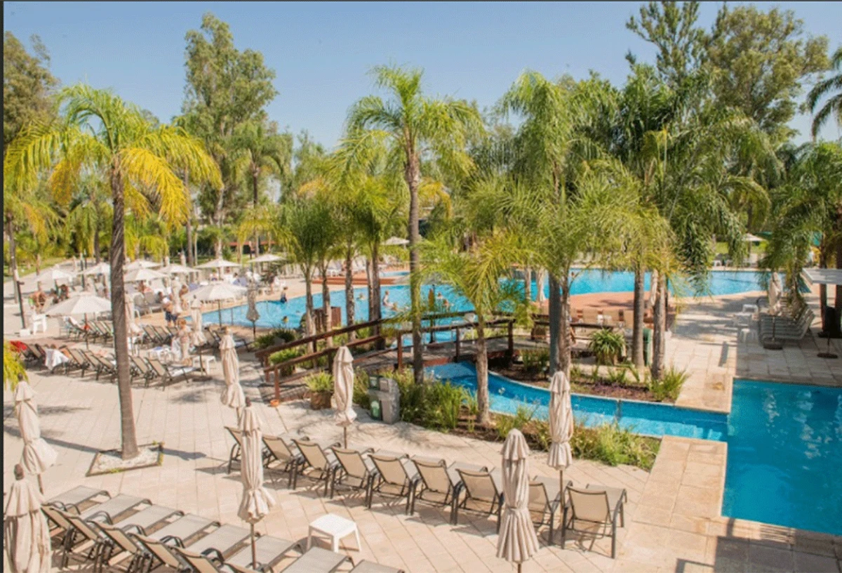 EN TERMAS. El predio del Hotel Los Pinos Resort, el primer all inclusive del país.