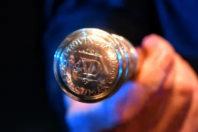 Tierra de Trancas e iniciales de su familia: así es el bastón de mando de Jaldo