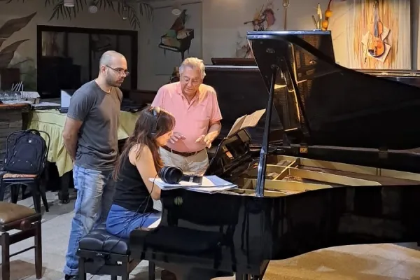 Los sonidos electrónicos y el piano “De los atardeceres”