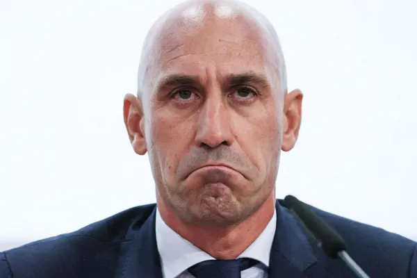 Por el beso no consentido, Rubiales estará suspendido tres años