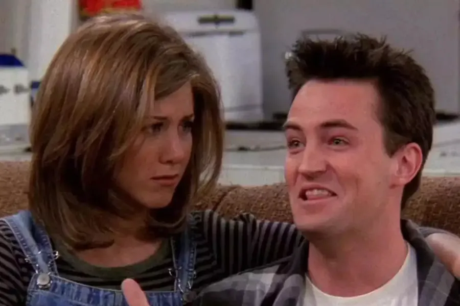 Jennifer Aniston y Matthew Perry en una escena de Friends