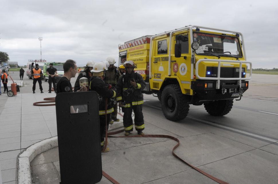 APOYO LOGÍSTICO. Los bomberos estuvieron presentes en el operativo.