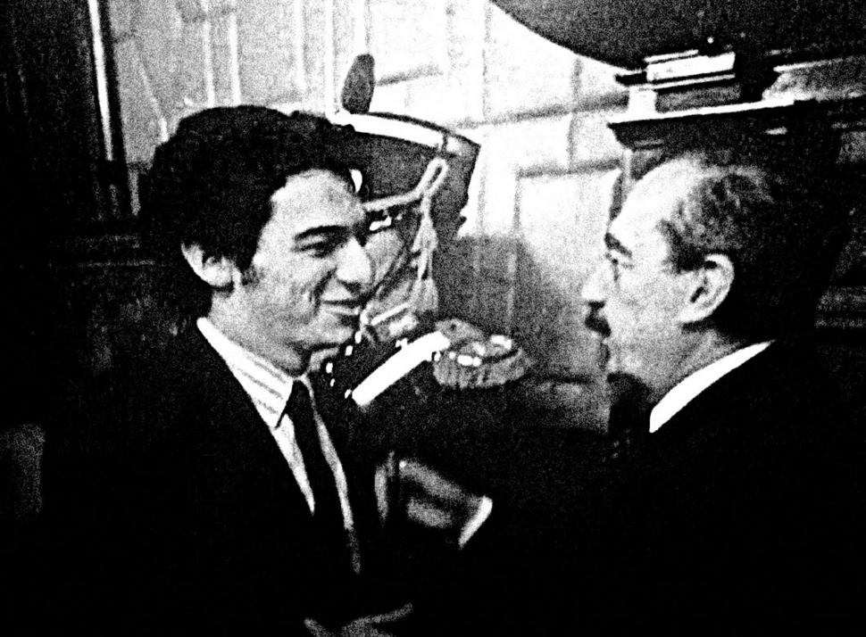 EL PERIODISTA. Rodrigo Estévez Andrade con el líder Raúl Alfonsín.