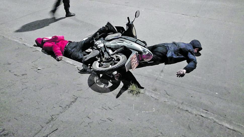 CRUDEZA. Los dos jóvenes fueron abatidos por el policía.