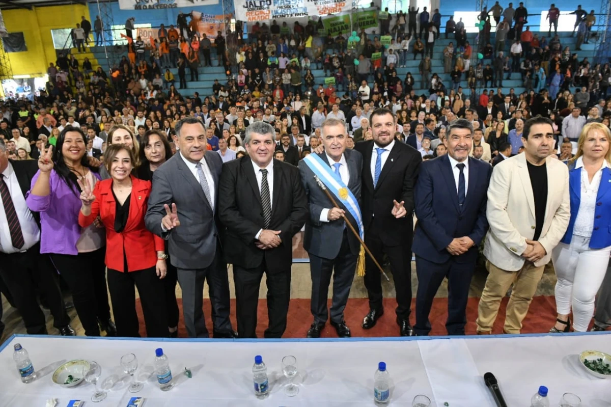 Jaldo le tomó juramento al nuevo intendente de Monteros, Francisco Serra.