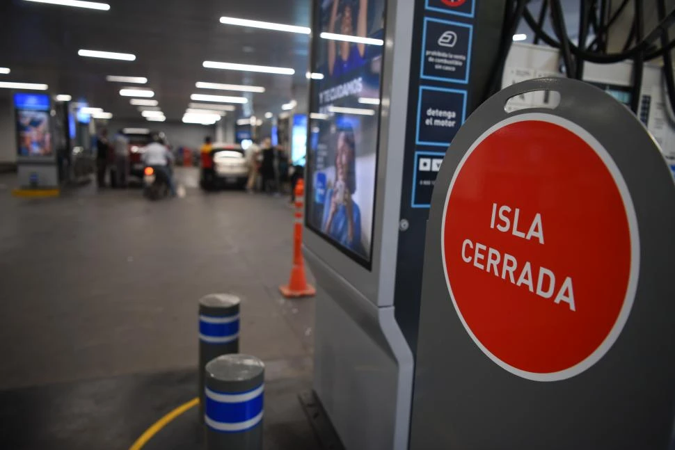 Es discontinuo el arribo de los camiones con combustible a las estaciones de servicio la gaceta / foto de diego araoz