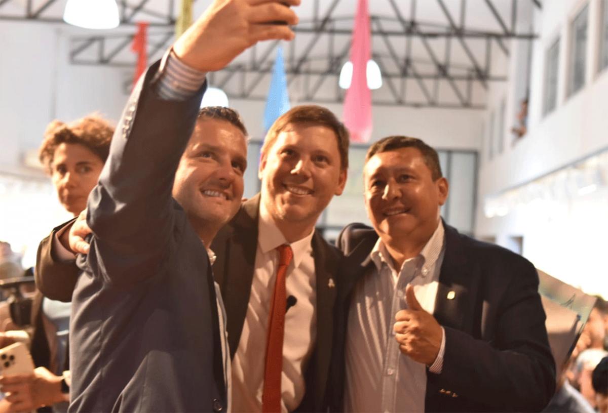 MODO SELFIE. Campero, su sucesor Macchiarola y el ministro del Interior, Darío Monteros.