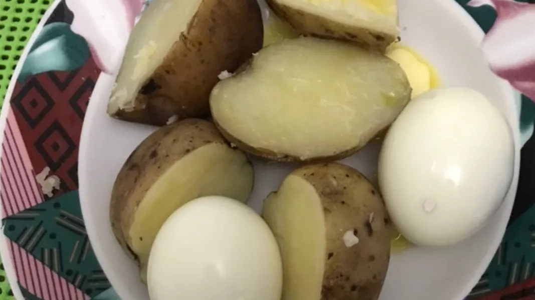 Cómo perder peso comiendo papa y huevo duro
