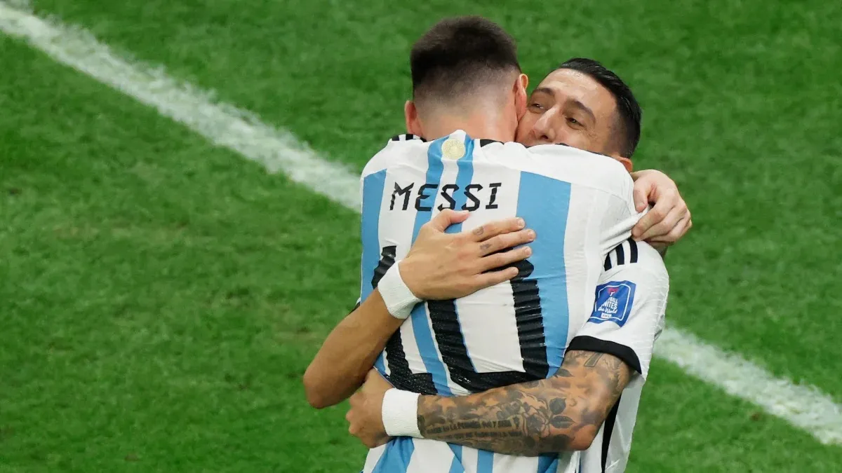 GRAN AMISTAD. Messi y Di María fueron compañeros en la Selección Argentina y también compartieron vestuarios en PSG. FOTO TOMADA DE RCN.