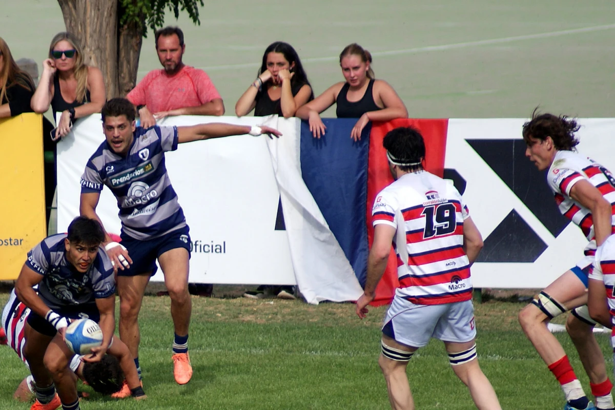 Universitario jugó un segundo tiempo impecable y logró remontar una historia que parecía sentenciada en Mendoza.