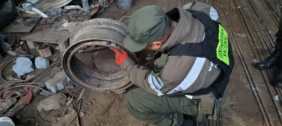 EL DETALLE. La organización utilizaba llantas con un doble fondo donde escondían la droga que luego trasladaban a diferentes provincias.