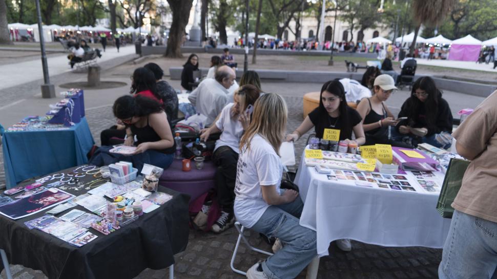 Entre outfits y pulseras: los “swifties” tucumanos ya están listos para ver a su ídola