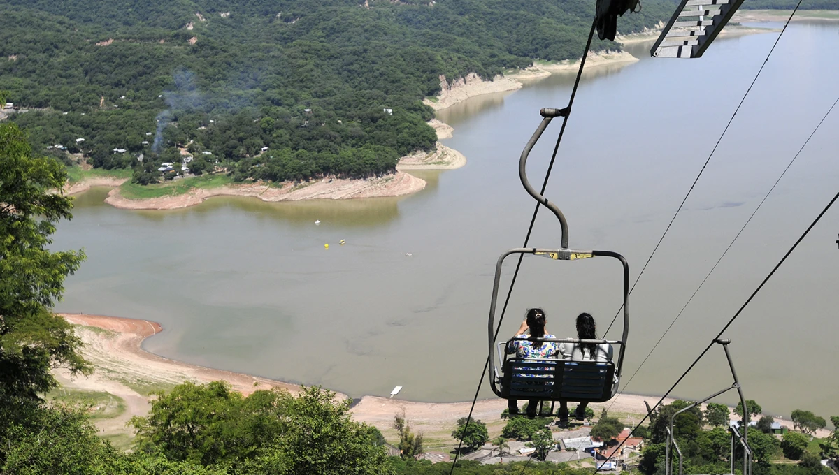 ESCAPADAS. El domingo estará ideal para darse una vuelta por El Cadillal, para disfrutar las bondades que ofrece el dique.