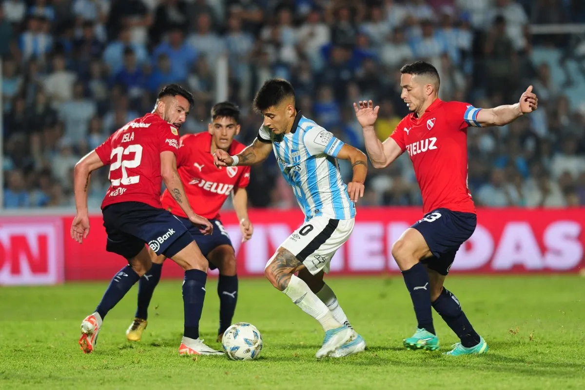 FIGURA. Joaquín Pereyra fue uno de los puntos más altos de la derrota que sufrió el decano. El mediocampista recuperó su nivel y tuvo un acertado partido. LA GACETA/DIEGO ARÁOZ.