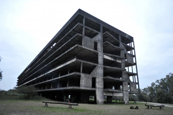 ¿Cuántas hectáreas perdió la UNT?