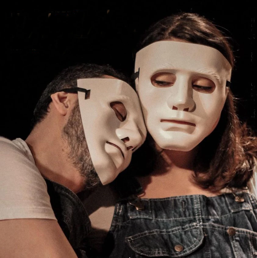 REPOSICIÓN EN EL ATELIER. “Raíces, tras las puertas de una casa”.