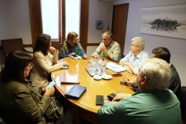 El Frente de Unidad Docente y el Ministerio de Educación abrieron la mesa de diálogo