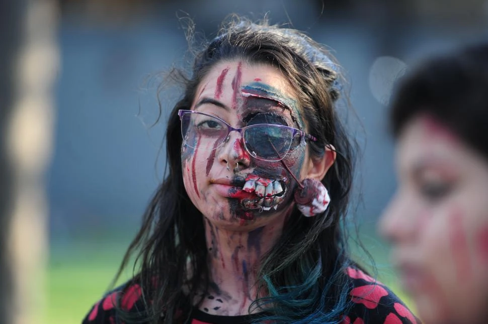 EFECTOS ESPECIALES. Algunos visitantes más comprometidos con la causa se la jugaron con detalles hechos en látex, papel o pinturas hiperrealistas. LA GACETA/FOTOS DE DIEGO ARÁOZ