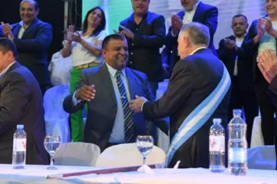Osvaldo Jaldo le tomó juramento a Francisco Caliva como intendente de Tafí del Valle
