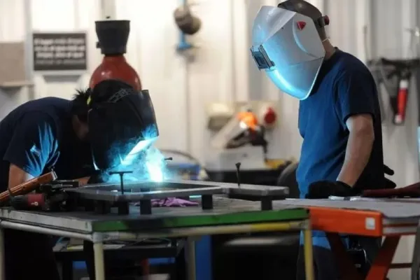 La actividad industrial prolongó su retroceso: cayó 3,6% en septiembre interanual