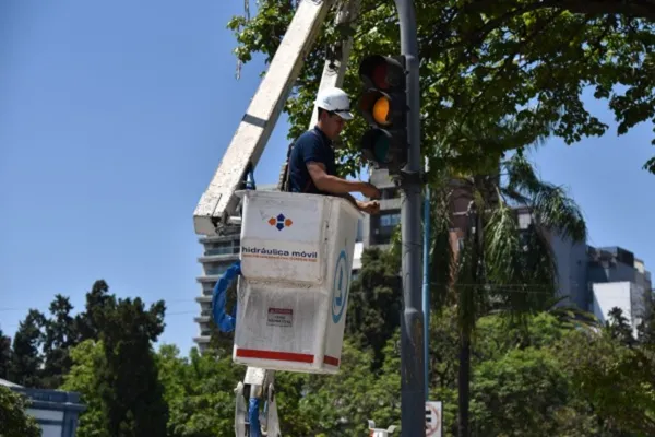 Mientras Chahla revisa la deuda, advierten que el 20% de los semáforos de la ciudad tenía fallas