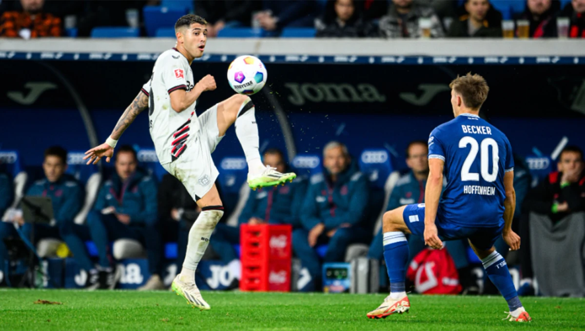 CRECIMIENTO. Exequiel Palacios es una pieza fundamental en Bayern Leverkusen de Xabi Alonso, que busca proyectar en Europa todo lo bueno que está consiguiendo en la Bundesliga. 