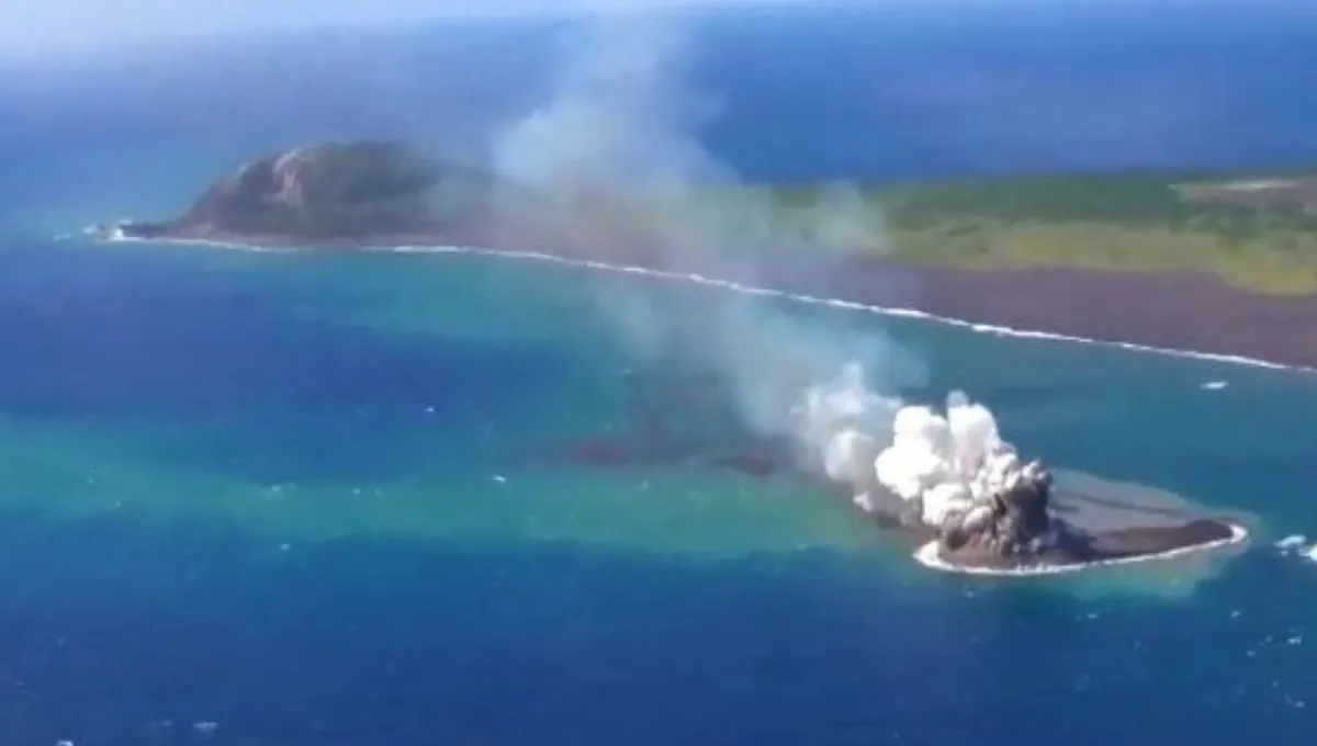 Registran el momento en el que nace una isla