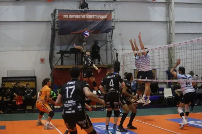 Monteros Voley no pudo con el campeón en su debut