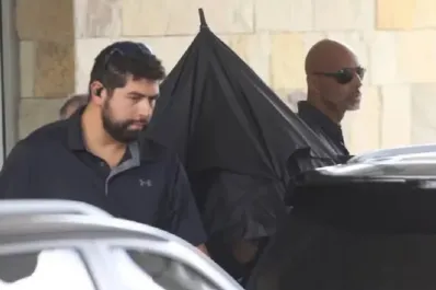 La primera foto de Taylor Swift en Argentina: en migraciones y a cara descubierta