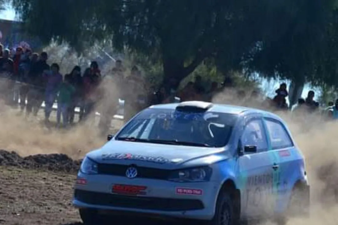 BUEN ANDAR. En un VW Gol Trend, Tomás García Hamilton mostrará su talento. FOTO DEL FACEBOOK DE PARQUE CERRADO