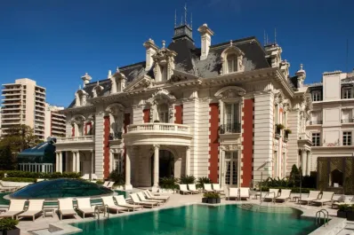 Cómo es y cuánto cuesta el hotel y la lujosa habitación donde duerme Taylor Swift en Argentina