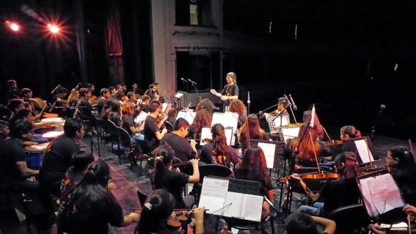 ORQUESTA ROLANDO CHIVO VALLADARES. Música que cambia para bien la vida de muchos chicos y chicas.