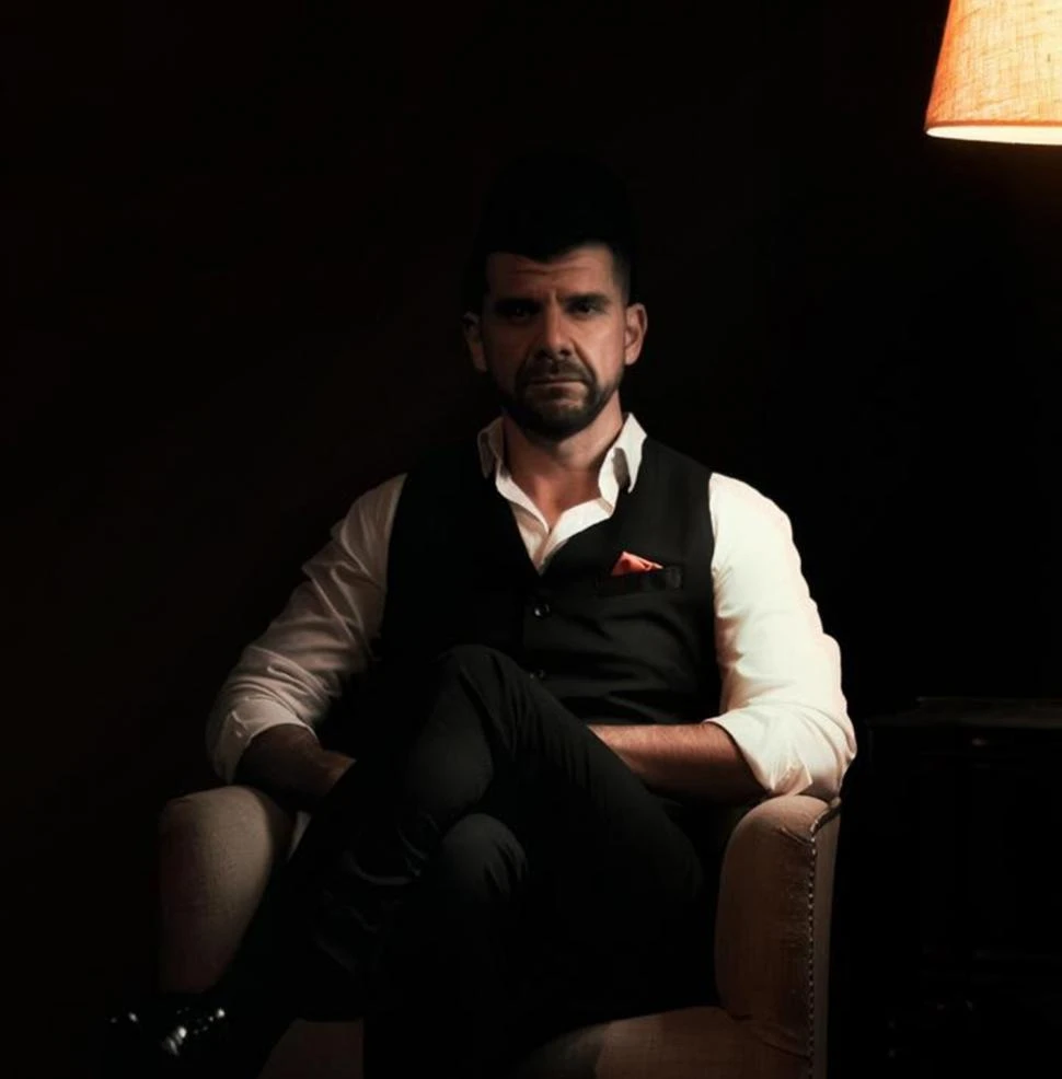 CON EL MAGO AL LADO. Los trucos de Maxi González.