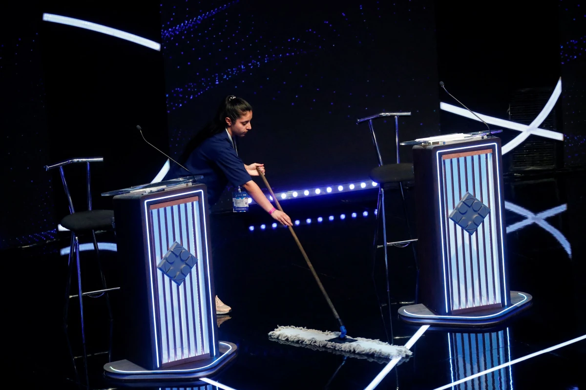 PREPARANDO EL ESCENARIO. Allí cruzarán propuestas los candidatos 