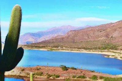 Vacaciones 2023/24: Laguna de Brealito, el paradisíaco espejo de agua en los Valles Calchaquíes