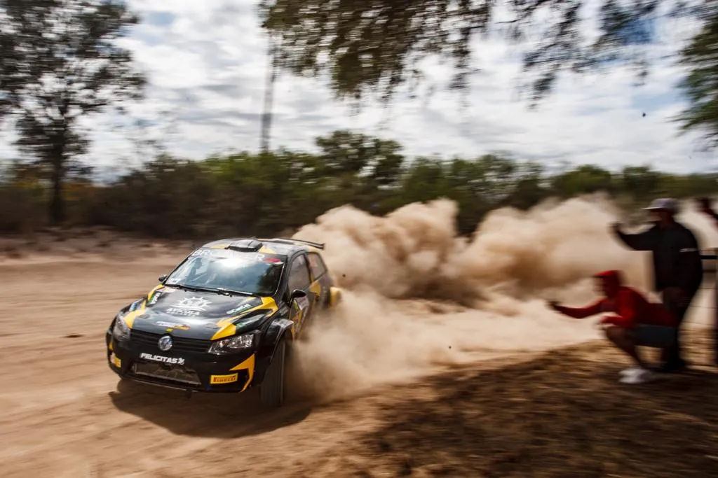 IMPECABLE. Del sábado al domingo, el auto de Lord mejoró y pudo recortar la desventaja.