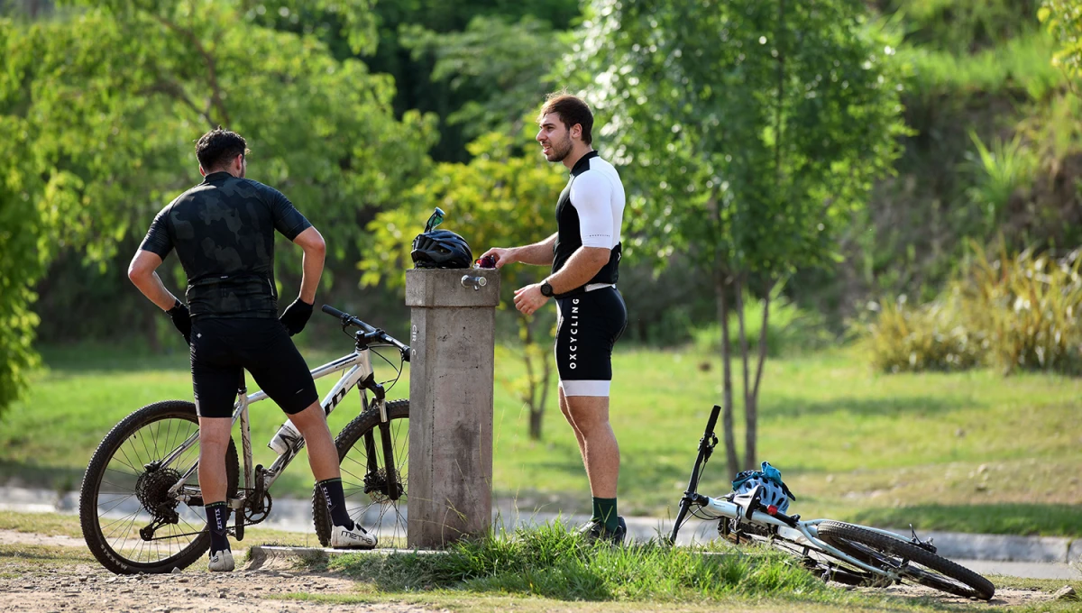 PESADO. Las primeras horas del domingo estarán marcadas por el ascenso de la temperatura y una alta humedad. 
