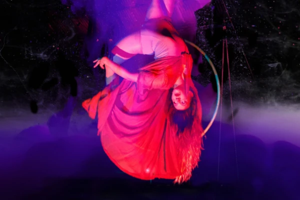 Danza, teatro, acrobacias y música que desafían la gravedad