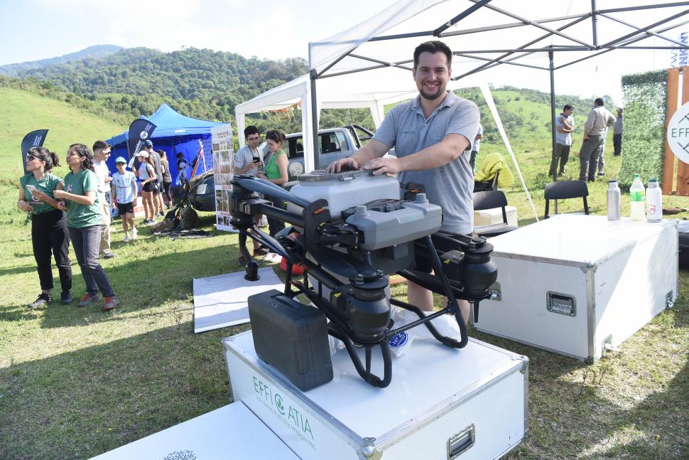 TECNOLOGÍA. La reforestación seguirá con drones que dispersarán semillas.  