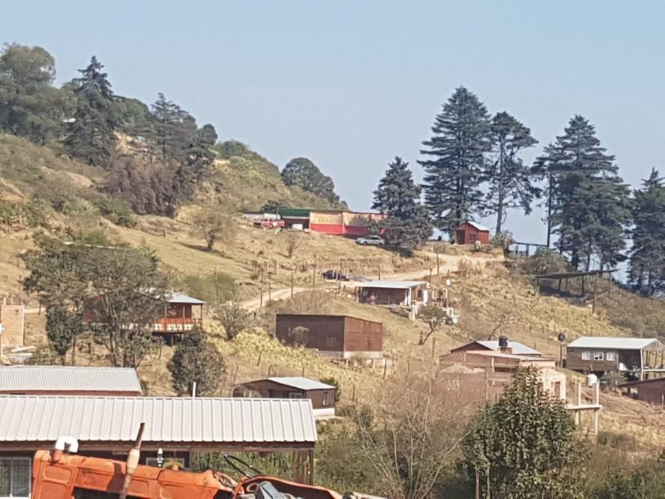 “LAS PIRÁMIDES”. Las casas del barrio, en la parte alta del cerro.