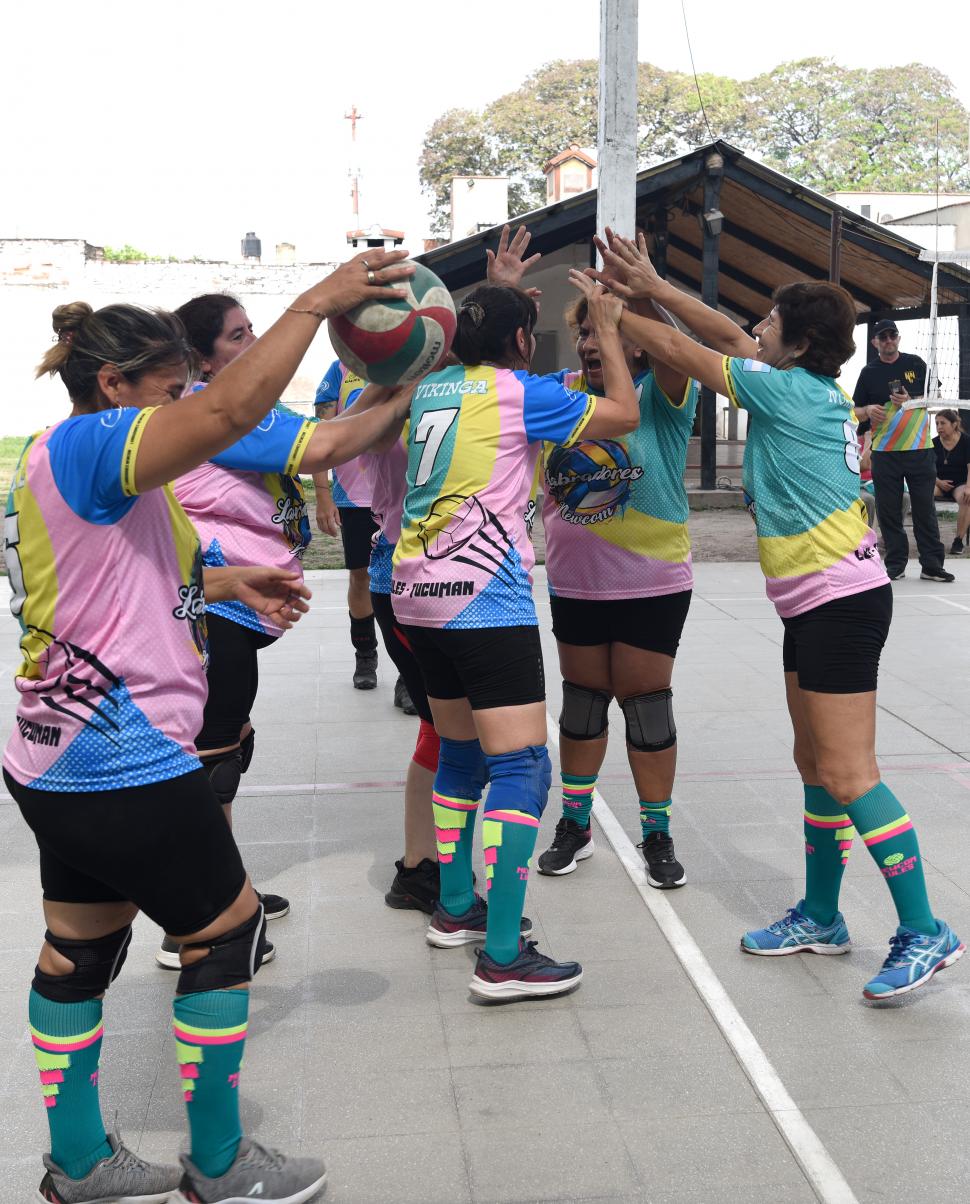 FESTEJANDO. Siete equipos compitieron en la clínica de Norte Newcom.