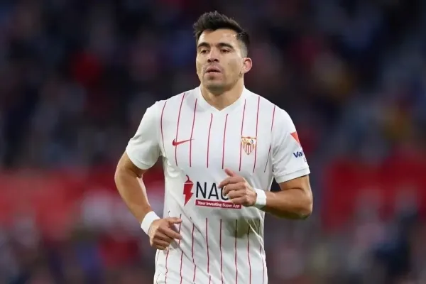 Marcos Acuña se cruzó con un hincha de Sevilla: “¿Por qué me insultas?”